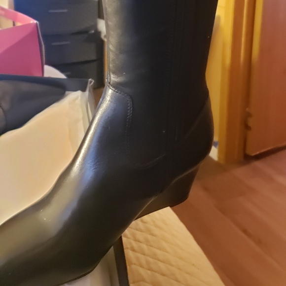 Boot - Picture 2 of 3